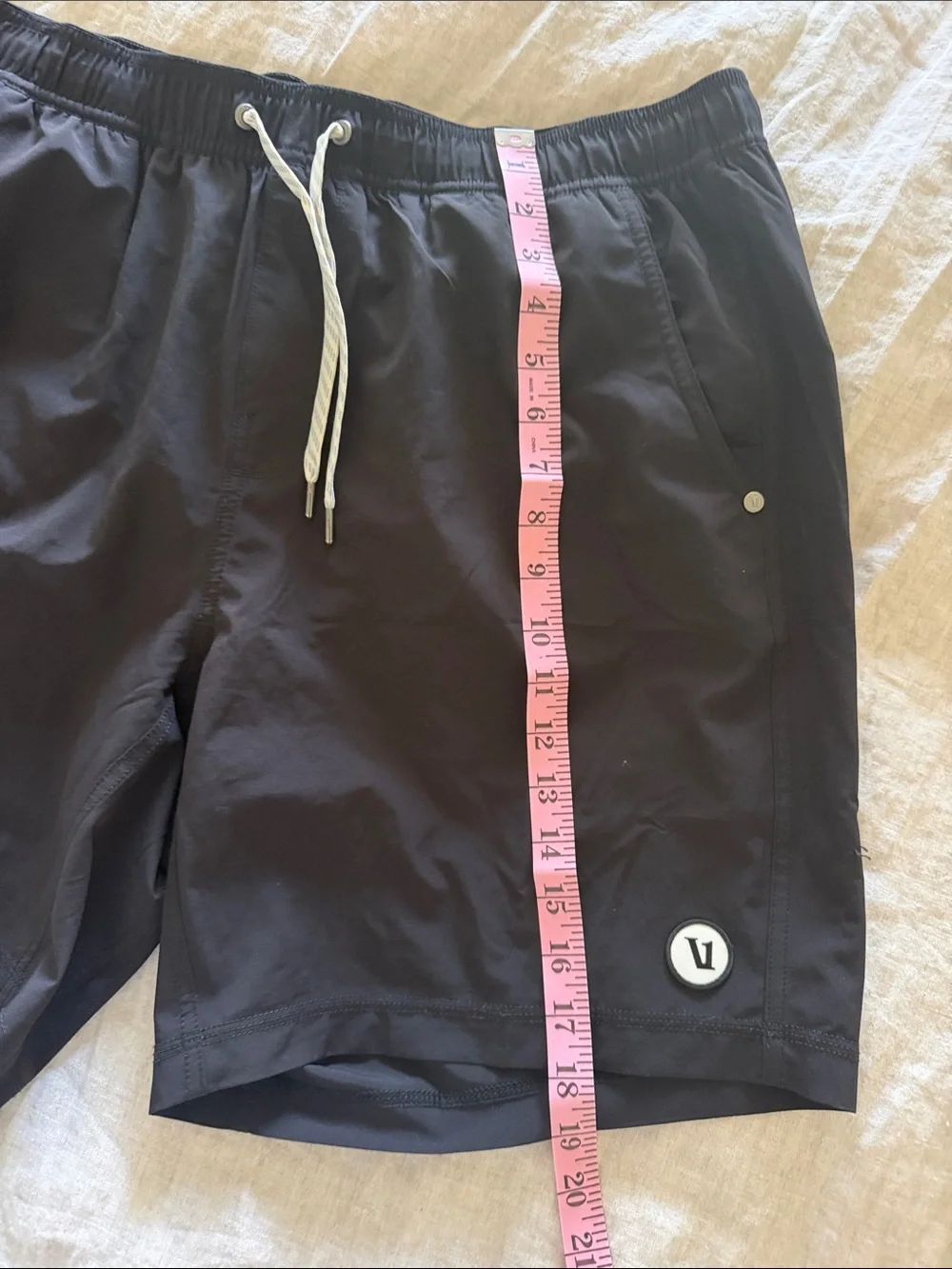 Vuori Black Lined Men's Shorts 7” inseam Kore with White Drawstring
